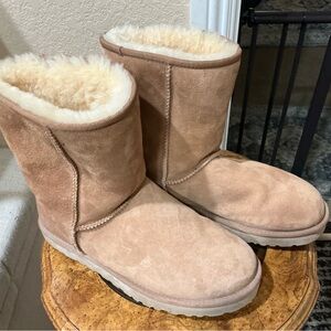 UGG’S Men’s ugg boots EUC size 10